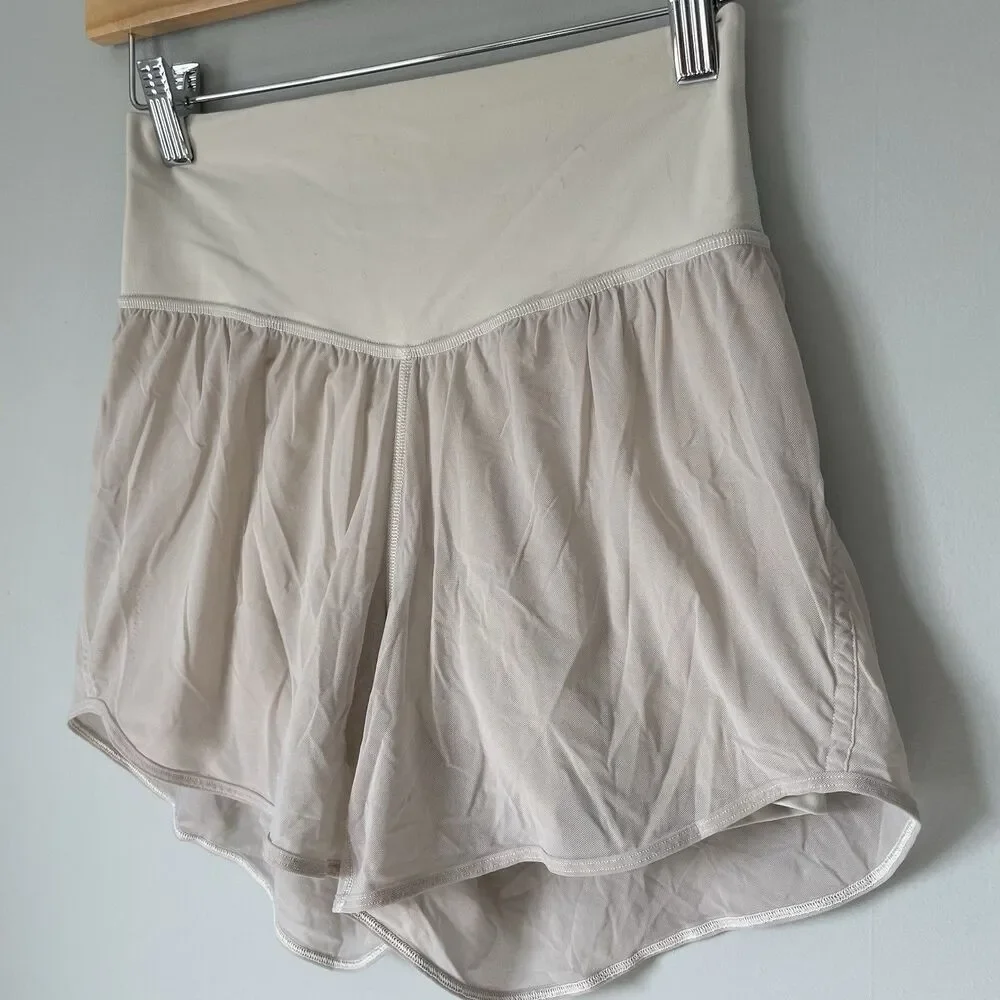 Lululemon Nulu Mesh High Rise Athletic shorts Beige Tan Lightweight Size 4